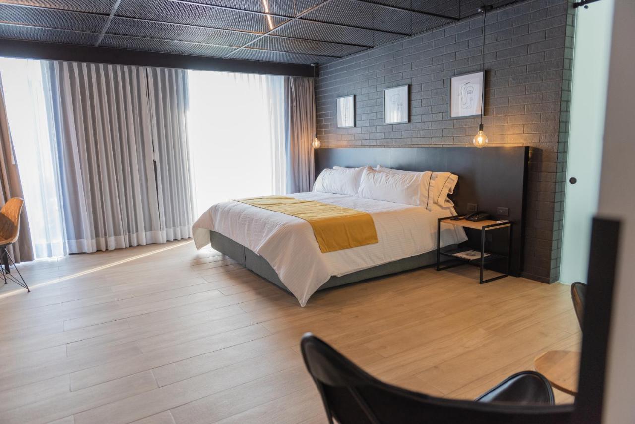 Fulton Business Luxury Hotel グアダラハラ エクステリア 写真